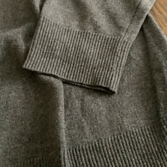 Old Navy Grey V Neck Sweater - Picture 3 of 3